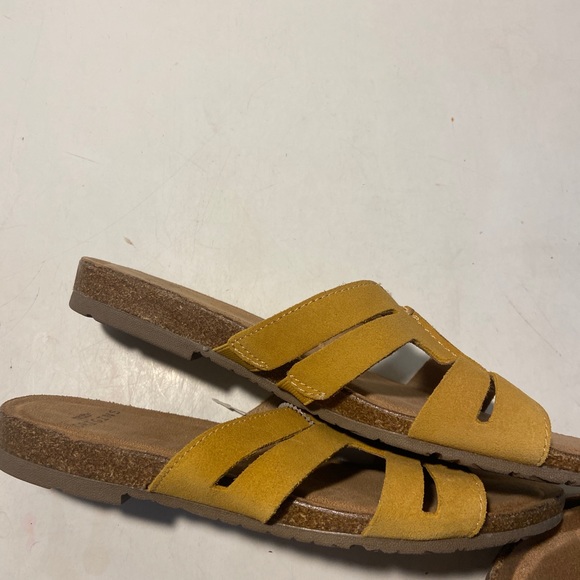 Earth Origins mustard color flat slide on sandals various sizes all NWT - Picture 4 of 5